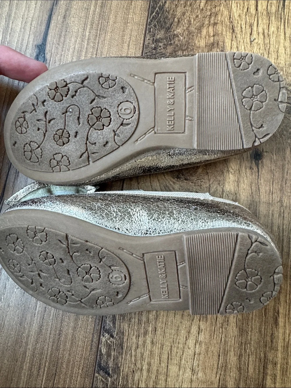 Kelly and Katie toddler gold flats, size 6